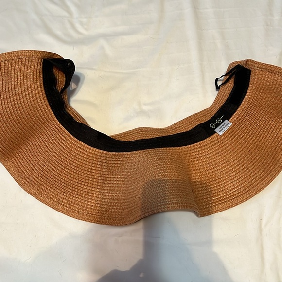Jessica Simpson Packable Straw Visor Hat - Picture 4 of 7